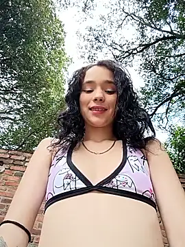 sweet outdoor charm online show from March 15, 2026, 8:04 pm