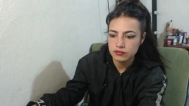 Snapshot of skinny_sweet2411 chatting on May 14, 2026, 1:45 am skinny sweet2411 online show from May 14, 2026, 1:45 am