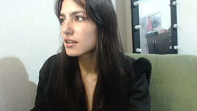 Snapshot of skinny_sweet2411 chatting on May 25, 2026, 5:52 pm skinny sweet2411 online show from May 25, 2026, 5:52 pm