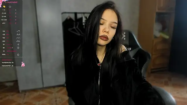 SweetyDeviliya online show from March 12, 2026, 6:41 am