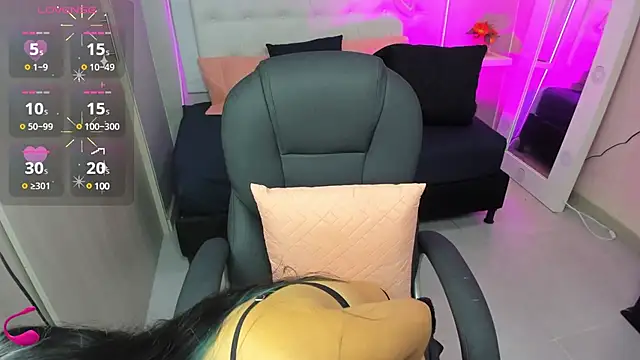 Snapshot of EMALINDA__HILSS chatting on March 12, 2025, 11:53 am EMALINDA HILSS online show from March 12, 2025, 11:53 am