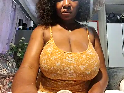 Snapshot of EbonyRose9 chatting on June 13, 2026, 7:50 am EbonyRose9 online show from June 13, 2026, 7:50 am