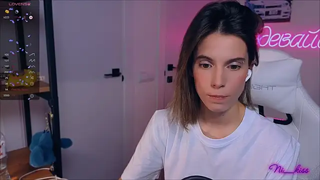  ni kiss online show from September 17, 2025, 7:59 pm