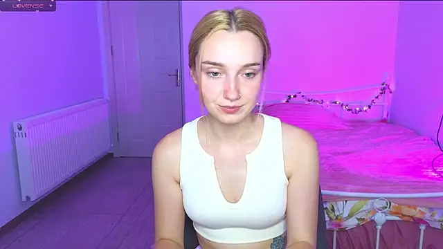 Snapshot of Wild_Sophie_ chatting on September 23, 2025, 6:33 pm Wild Sophie online show from September 23, 2025, 6:33 pm