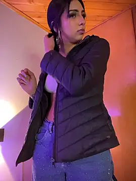 Hilary pinkk online show from April 7, 2026, 2:01 am