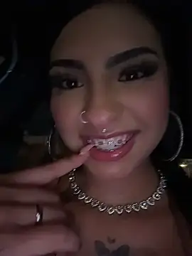 Hilary pinkk online show from April 11, 2026, 1:32 am