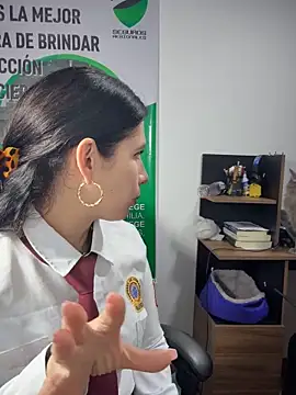 Snapshot of Alysson-- chatting on May 25, 2026, 2:12 pm Alysson-- online show from May 25, 2026, 2:12 pm