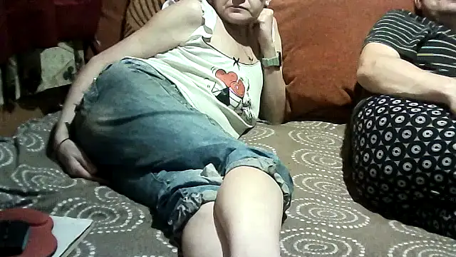 Snapshot of AlanaLaDream chatting on October 2, 2025, 5:09 pm AlanaLaDream online show from October 2, 2025, 5:09 pm