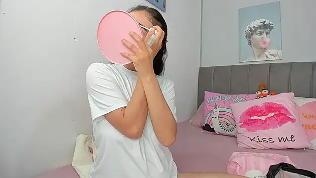 naughtyloverss online show from April 10, 2026, 2:22 pm