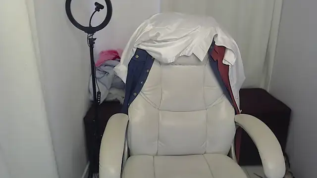 Snapshot of Abby_Halliwey chatting on December 21, 2024, 5:51 pm Abby Halliwey online show from December 21, 2024, 5:51 pm