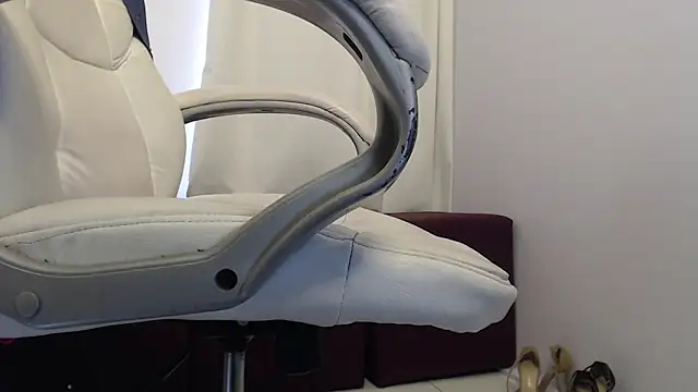 Snapshot of Abby_Halliwey chatting on December 29, 2024, 5:22 pm Abby Halliwey online show from December 29, 2024, 5:22 pm