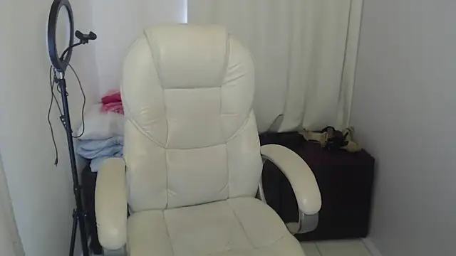 Snapshot of Abby_Halliwey chatting on January 3, 2025, 3:44 pm Abby Halliwey online show from January 3, 2025, 3:44 pm