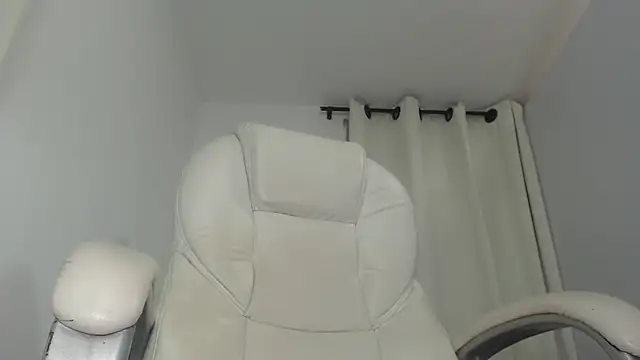 Snapshot of Abby_Halliwey chatting on March 9, 2025, 3:32 am Abby Halliwey online show from March 9, 2025, 3:32 am