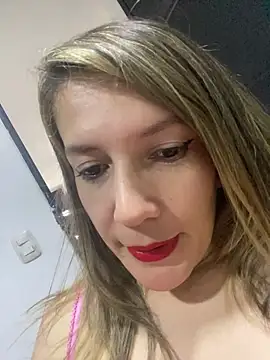 Snapshot of gwen_ashly chatting on April 18, 2026, 9:59 pm gwen ashly online show from April 18, 2026, 9:59 pm