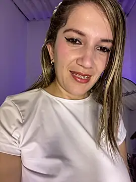 Snapshot of gwen_ashly chatting on July 18, 2026, 6:06 am gwen ashly online show from July 18, 2026, 6:06 am