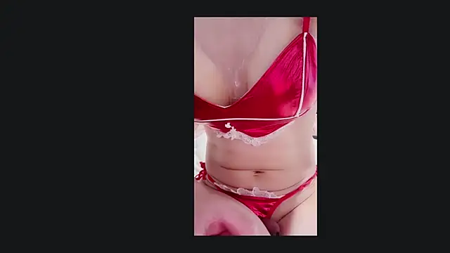 Im IVE LOVE online show from December 15, 2024, 1:35 am