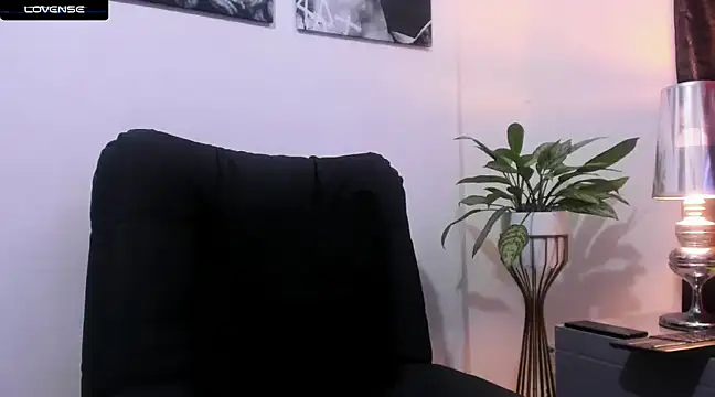 CruzVega online show from February 18, 2025, 10:03 pm