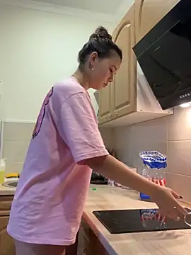 Snapshot of PoppyRobinson chatting on December 6, 2024, 8:05 am PoppyRobinson online show from December 6, 2024, 8:05 am