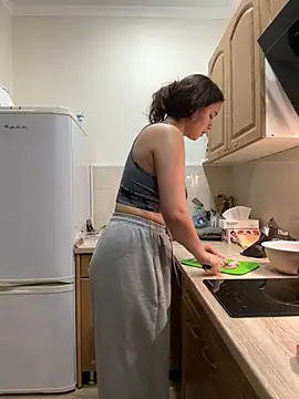 Snapshot of PoppyRobinson chatting on December 6, 2024, 6:50 pm PoppyRobinson online show from December 6, 2024, 6:50 pm