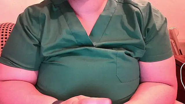 Snapshot of Maebi chatting on December 4, 2024, 9:35 pm Maebi online show from December 4, 2024, 9:35 pm