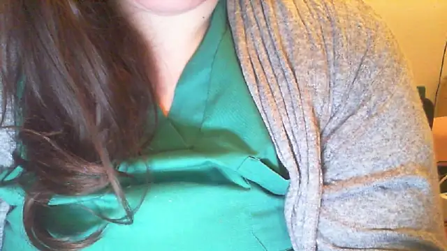 Snapshot of Maebi chatting on January 3, 2025, 10:29 pm Maebi online show from January 3, 2025, 10:29 pm