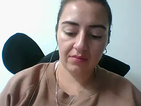 Snapshot of _karlie_kloss_ chatting on January 17, 2025, 12:42 am karlie kloss online show from January 17, 2025, 12:42 am