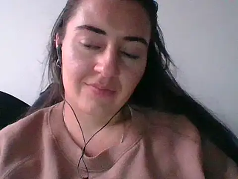 Snapshot of _karlie_kloss_ chatting on February 13, 2025, 11:04 pm karlie kloss online show from February 13, 2025, 11:04 pm