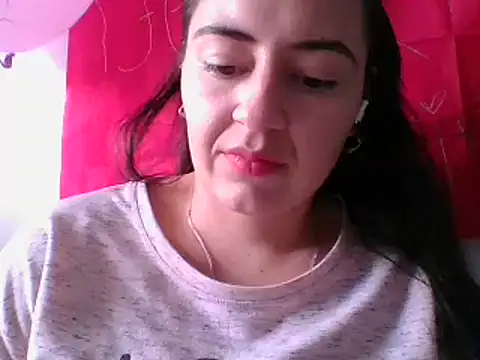 Snapshot of _karlie_kloss_ chatting on February 19, 2025, 8:10 pm karlie kloss online show from February 19, 2025, 8:10 pm