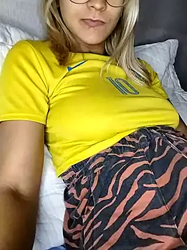 fofinhaa12 online show from February 13, 2025, 10:00 pm