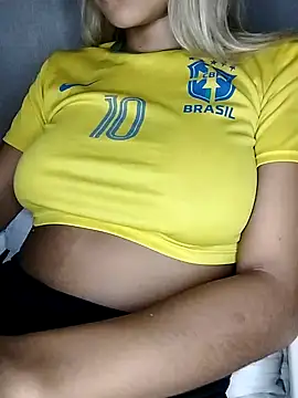 fofinhaa12 online show from March 12, 2025, 10:48 am