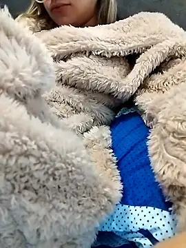 fofinhaa12 online show from October 25, 2025, 1:40 pm