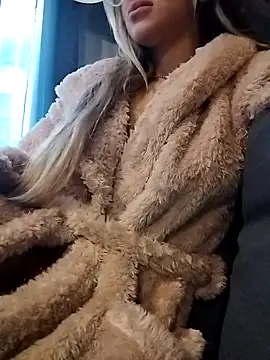 fofinhaa12 online show from November 29, 2025, 2:20 pm