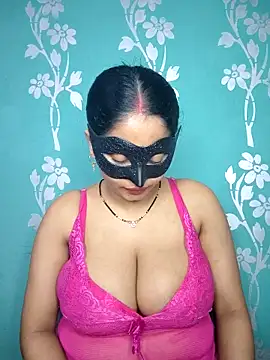Snapshot of bigtitsqueen chatting on March 21, 2026, 3:59 pm bigtitsqueen online show from March 21, 2026, 3:59 pm