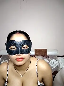 Snapshot of bigtitsqueen chatting on April 4, 2026, 8:01 am bigtitsqueen online show from April 4, 2026, 8:01 am