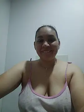 Snapshot of MirandaSoto chatting on June 14, 2026, 2:57 am MirandaSoto online show from June 14, 2026, 2:57 am