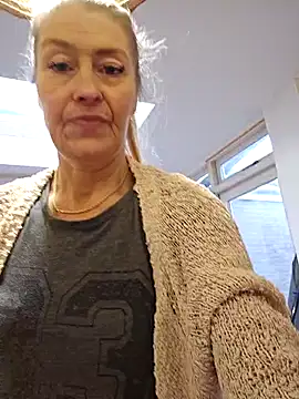 lisalustjouw online show from January 14, 2025, 12:03 pm