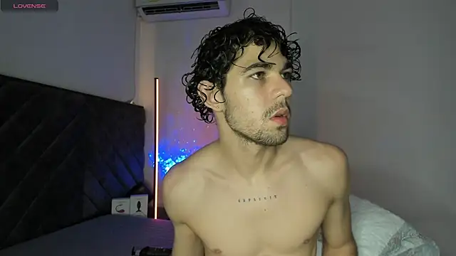 Snapshot of Luca_ferrer_ chatting on February 28, 2026, 9:16 pm Luca ferrer online show from February 28, 2026, 9:16 pm