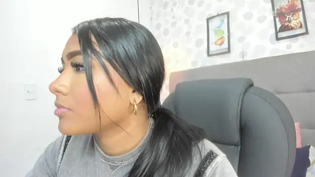 nicole  parker1 online show from March 25, 2026, 12:55 pm