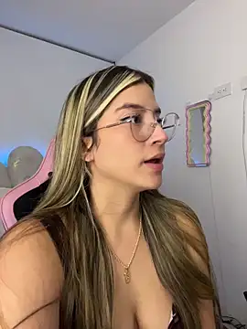 Snapshot of Issabela_G1 chatting on May 29, 2026, 3:04 am Issabela G1 online show from May 29, 2026, 3:04 am