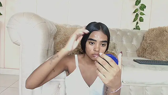 julieta aguilar1 online show from November 23, 2025, 7:02 pm