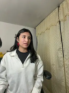 paulinamoons1 online show from April 30, 2026, 1:01 am