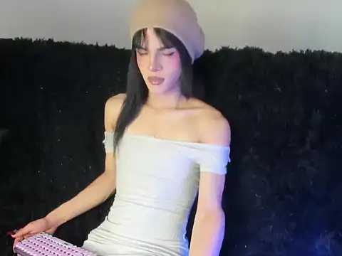 kerly monroe online show from March 11, 2026, 9:32 pm