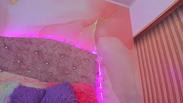 Snapshot of Bella__sweet chatting on February 21, 2025, 6:48 pm Bella sweet online show from February 21, 2025, 6:48 pm