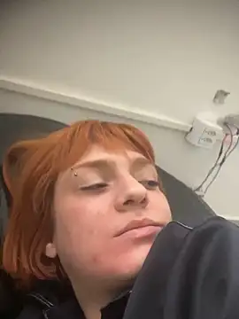 spacegirlll online show from September 26, 2025, 4:55 pm