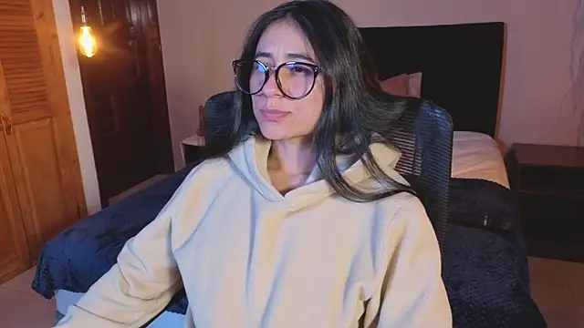 ChloeTurner  online show from February 27, 2026, 9:15 pm