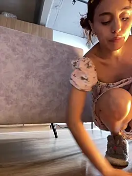 Katee Jones online show from October 30, 2025, 9:04 pm