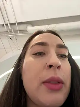 Snapshot of Holly_Play chatting on December 10, 2024, 9:23 am Holly Play online show from December 10, 2024, 9:23 am