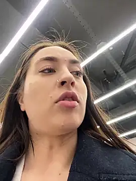 Snapshot of Holly_Play chatting on December 17, 2024, 9:17 am Holly Play online show from December 17, 2024, 9:17 am