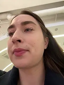 Snapshot of Holly_Play chatting on January 3, 2025, 9:15 am Holly Play online show from January 3, 2025, 9:15 am
