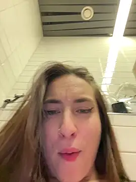 Snapshot of Holly_Play chatting on January 14, 2025, 3:15 pm Holly Play online show from January 14, 2025, 3:15 pm